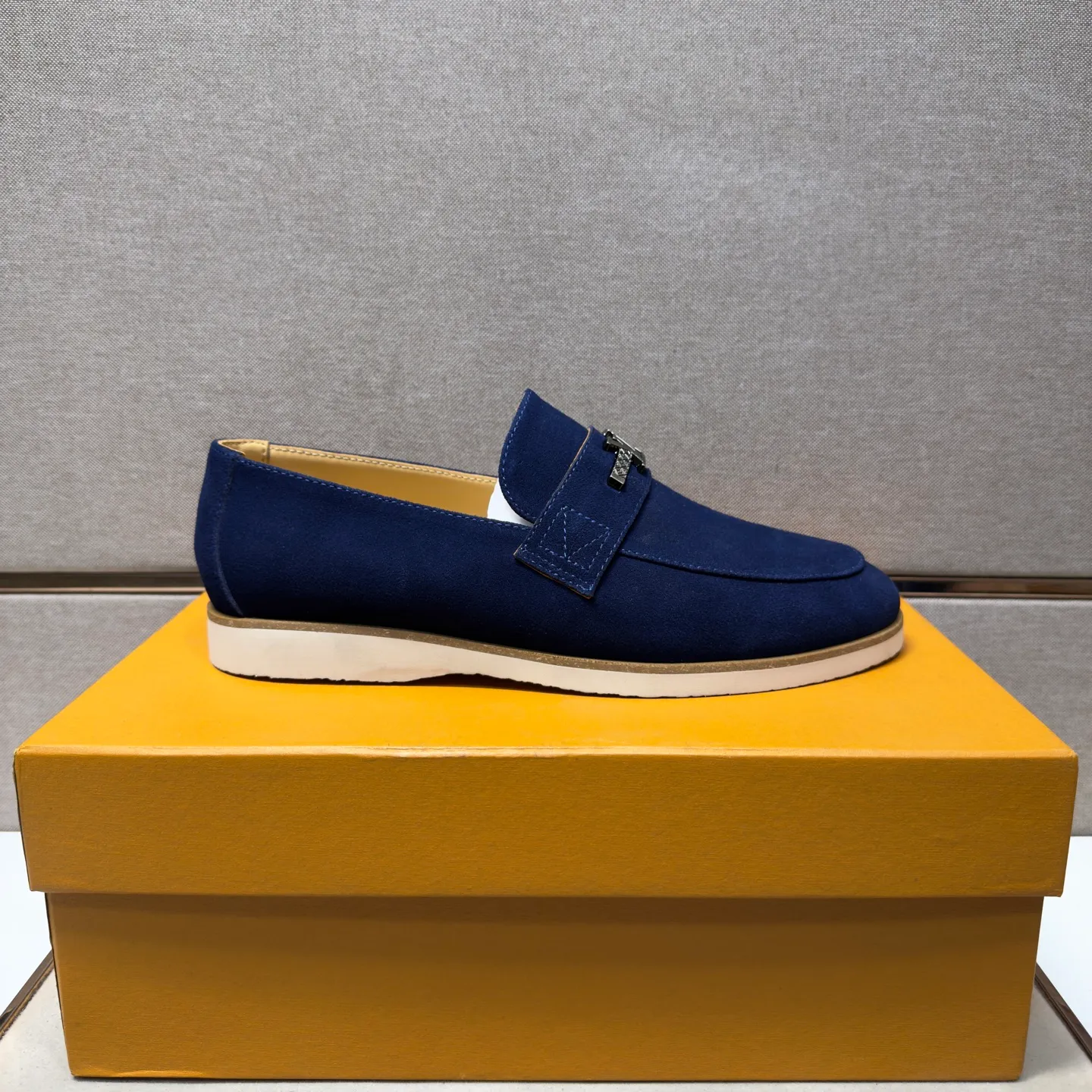 Men's men's shoes 💰pp442 [LV～] Men's casual shoes 2026z cabinet sales simultaneously 🔶Size: 38-44 #️⃣ 🔷4 colors🔜The upper is made of cowhide stitching ➕Cowhide lining, comfortable and breathable, sole: original comfortable and wear-resistant outsole, ⚠️real thing📱photographed🎬real thing is better📢📢📢